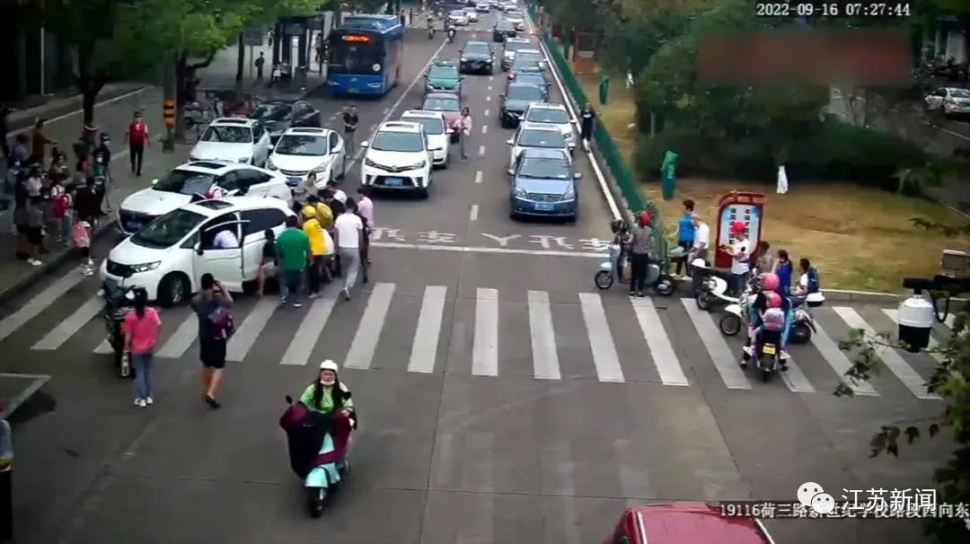 DƬ